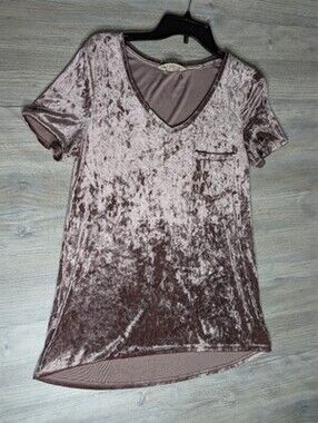 This Dusty Rose Crushed Velvet V-neck T-shirt by POL Features A Chest Pocket S